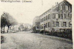 Place-Jeanne-dArc-Centre-village-de-Waldighoffen-début-20e-siècle